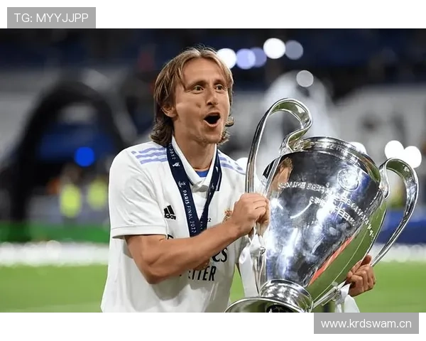 莫德里奇这年纪了，居然还像没事人一样开着豪车上场？