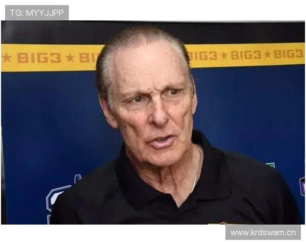 里克·巴里无球威胁提升三分命中率领先同期内线球员